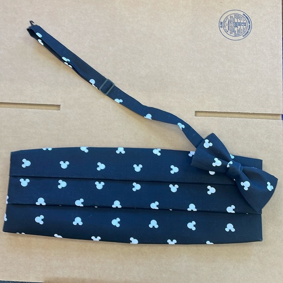 Mickey Mouse Cummerbund and Bow Tie Set New